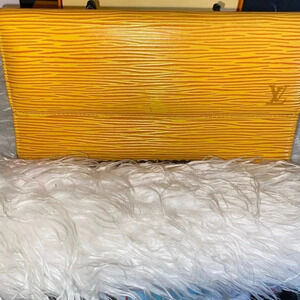Louis Vuitton Epi Sara Wallet EUC